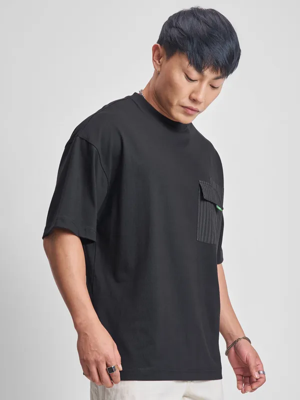 Highlander Men Black Solid Round Neck Oversized Fit T-Shirt