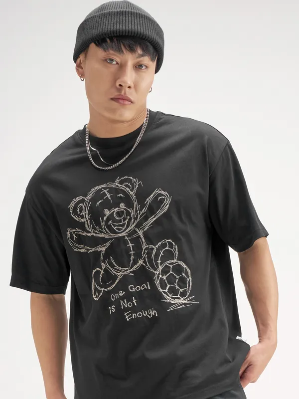 Highlander Men Black Embroidered Round Neck T-Shirt