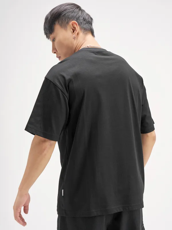 Highlander Men Black Embroidered Round Neck T-Shirt