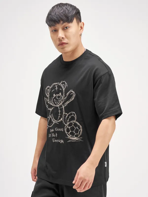 Highlander Men Black Embroidered Round Neck T-Shirt