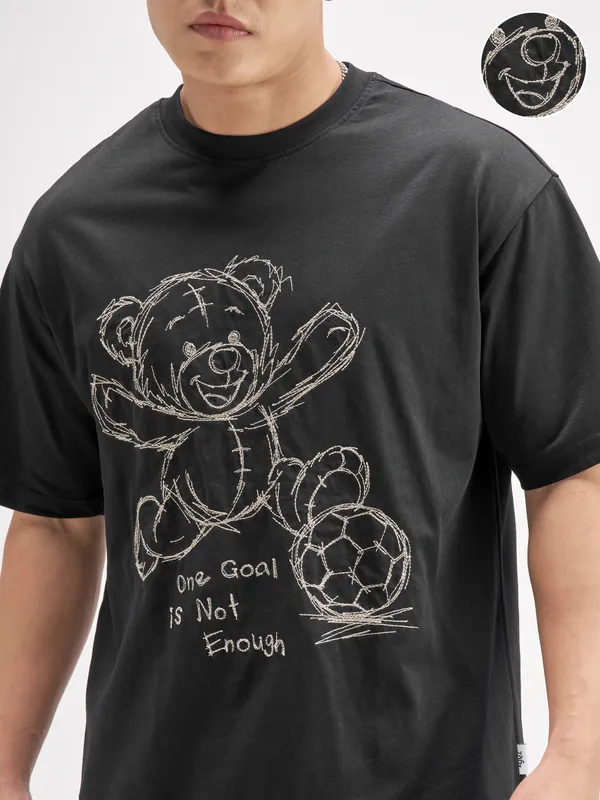 Highlander Men Black Embroidered Round Neck T-Shirt