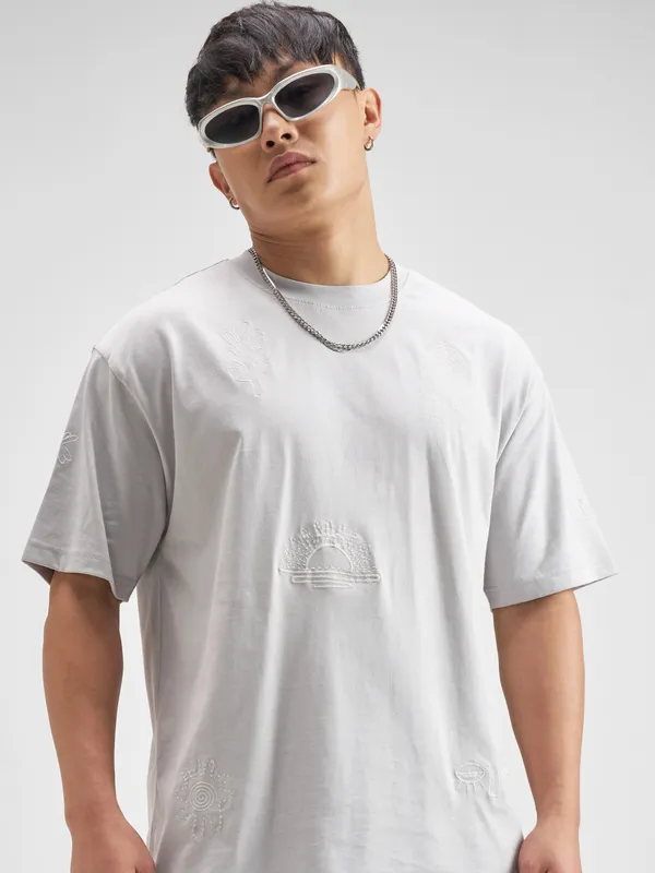 Men Embroidered Round Neck T-Shirt