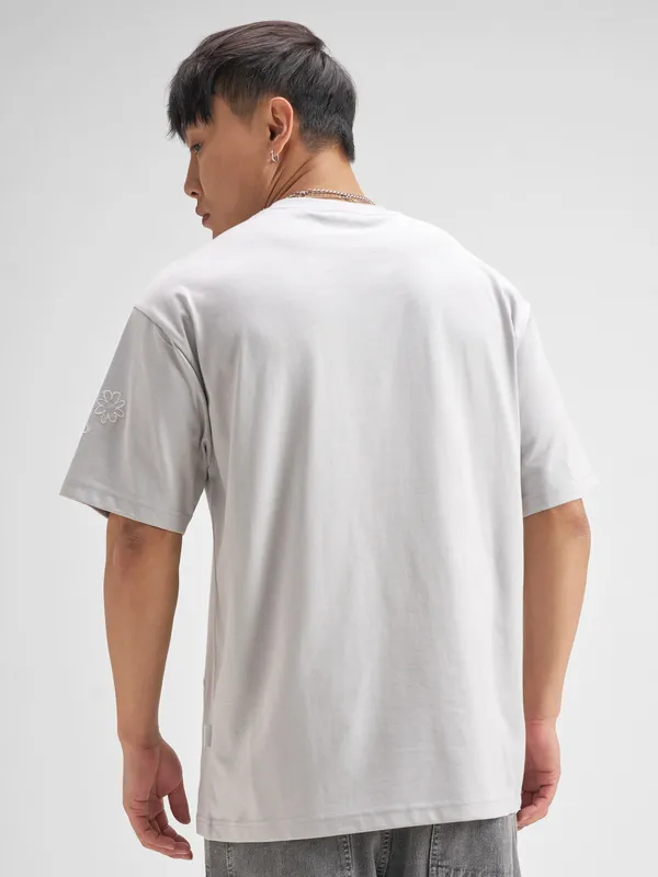 Men Embroidered Round Neck T-Shirt