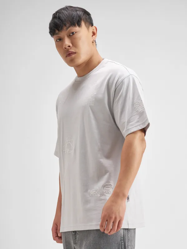 Men Embroidered Round Neck T-Shirt