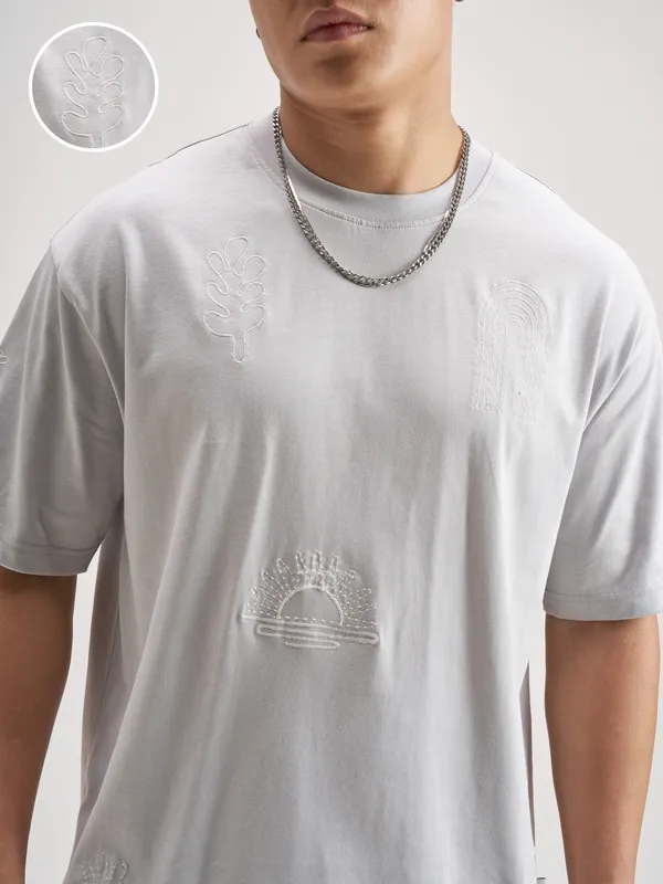 Men Embroidered Round Neck T-Shirt