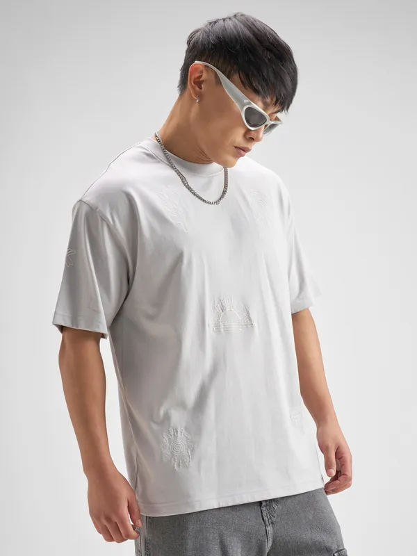 Men Embroidered Round Neck T-Shirt