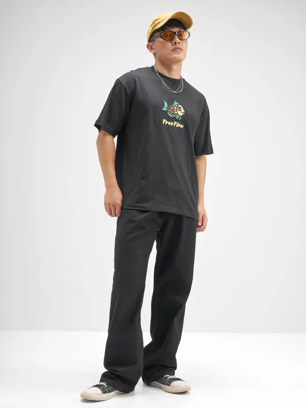 Men Embroidered Round Neck T-Shirt