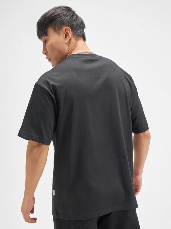 Men Embroidered Round Neck T-Shirt