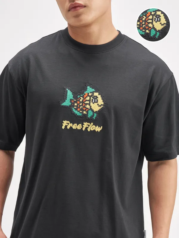 Men Embroidered Round Neck T-Shirt