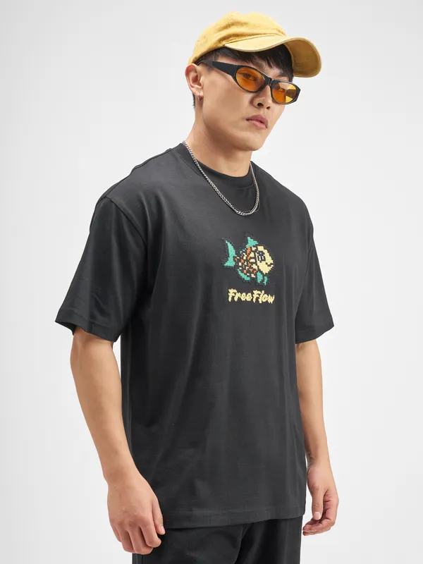 Men Embroidered Round Neck T-Shirt