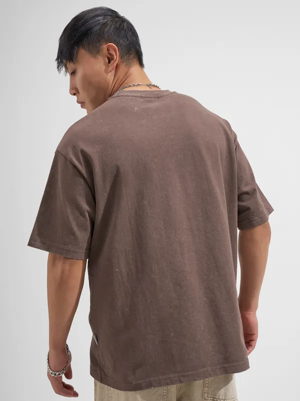 Highlander Men Brown Applique Round Neck T-Shirt