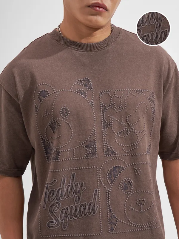 Highlander Men Brown Applique Round Neck T-Shirt