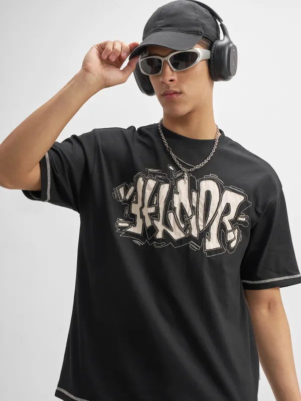 Highlander Men Black Embroidered Round Neck T-Shirt