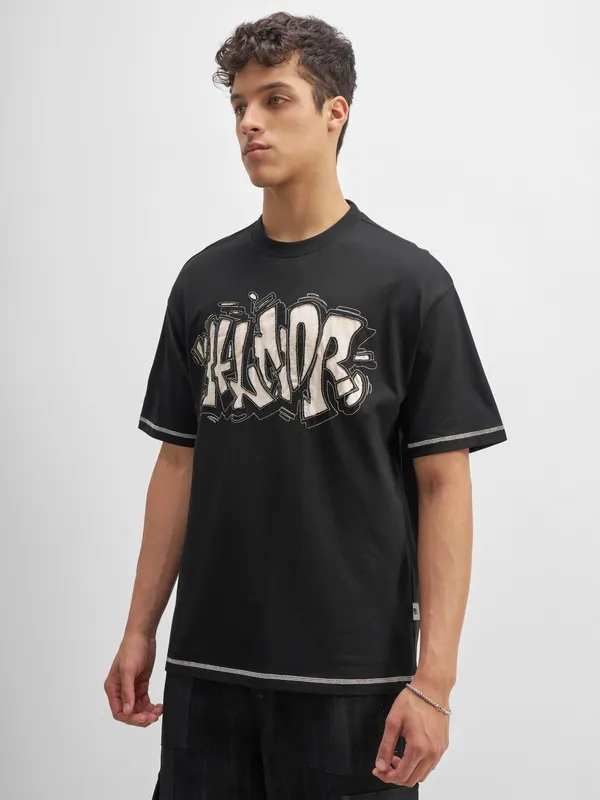Highlander Men Black Embroidered Round Neck T-Shirt