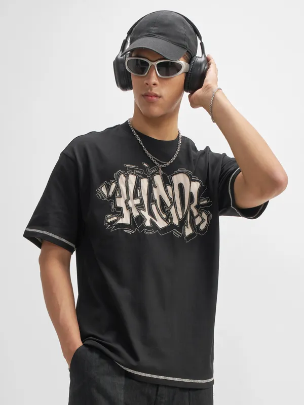 Highlander Men Black Embroidered Round Neck T-Shirt