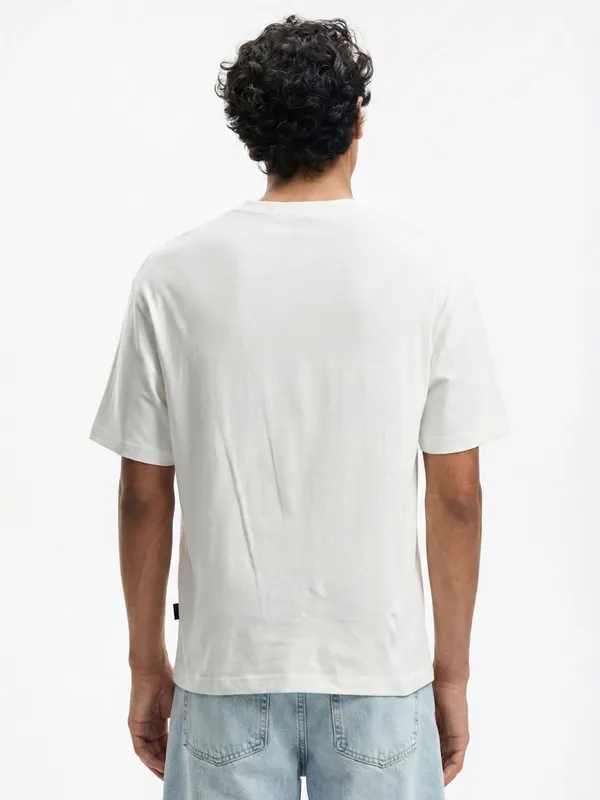 Highlander Men White Embroidered Round Neck T-Shirt