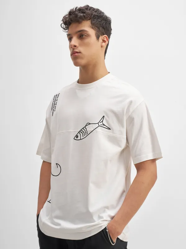 Men Embroidered Round Neck T-Shirt