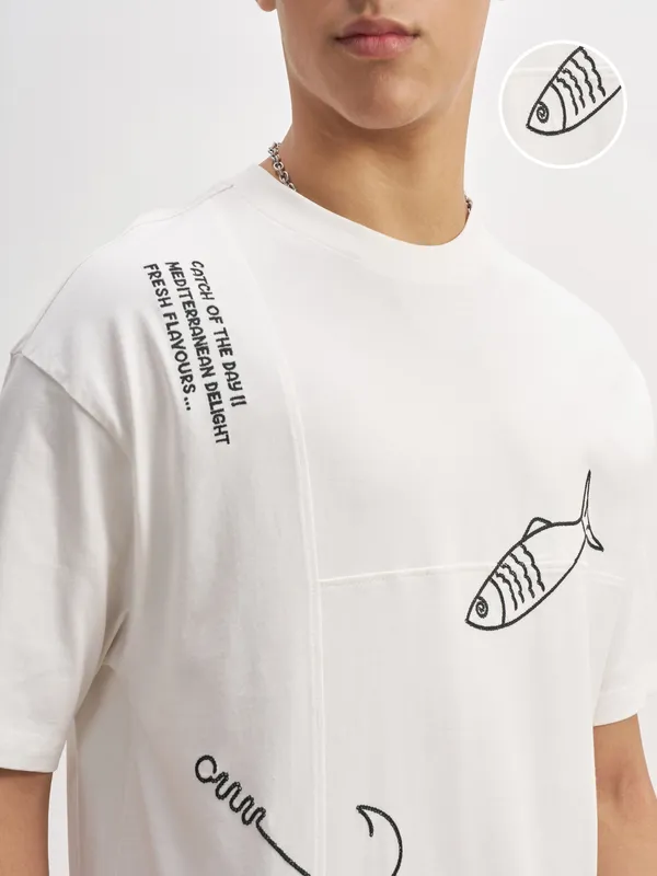 Men Embroidered Round Neck T-Shirt