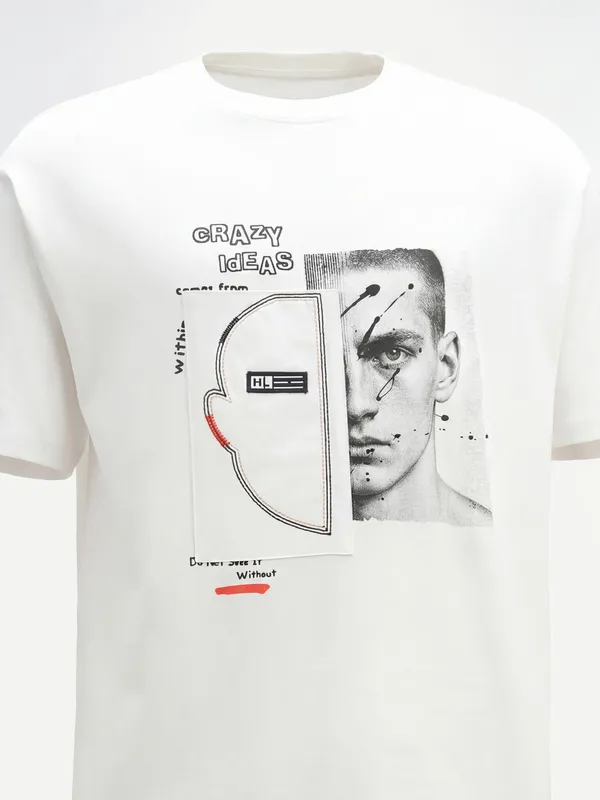 Highlander Men White Applique Round Neck T-Shirt