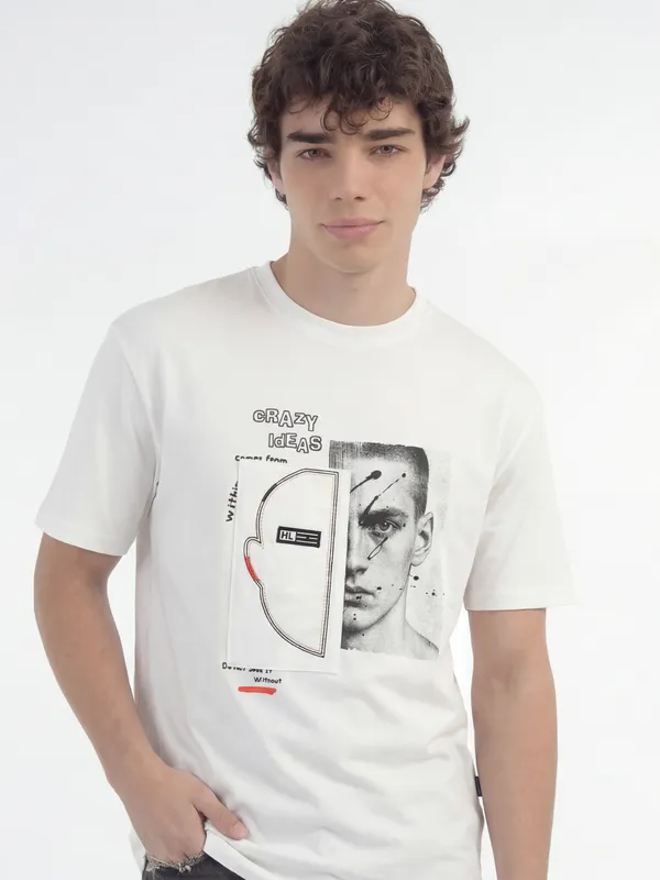 Highlander Men White Applique Round Neck T-Shirt