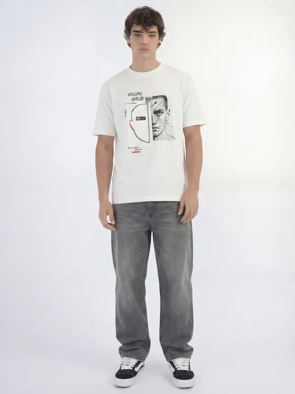 Highlander Men White Applique Round Neck T-Shirt