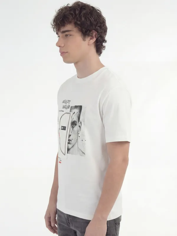 Highlander Men White Applique Round Neck T-Shirt