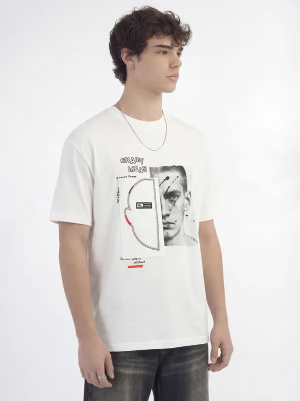 Highlander Men White Applique Round Neck T-Shirt