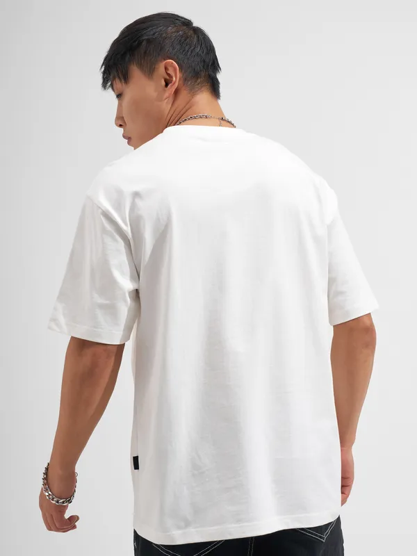 Highlander Men White Applique Round Neck T-Shirt