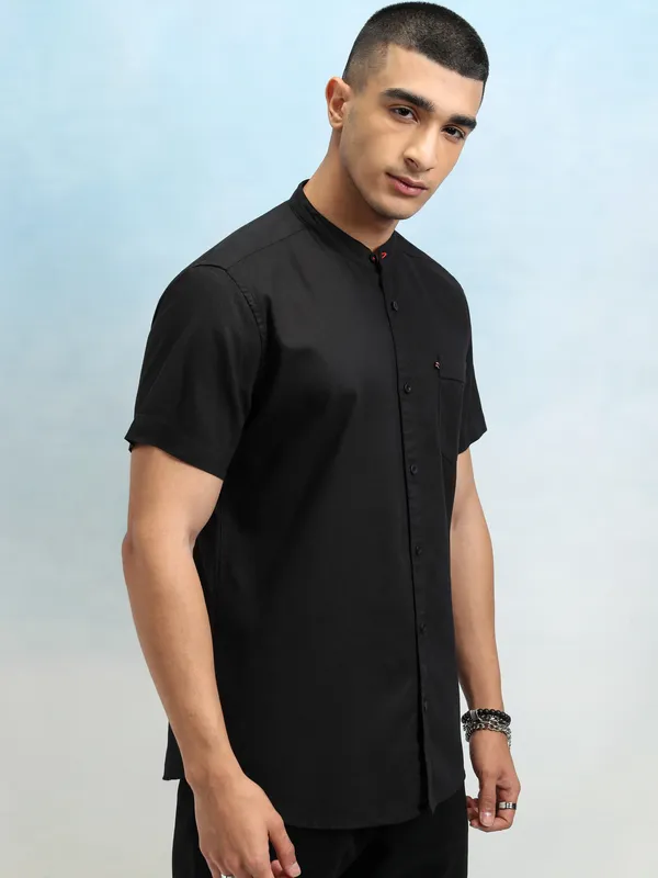  Highlander Men Black Solid Slim Fit Casual Shirts