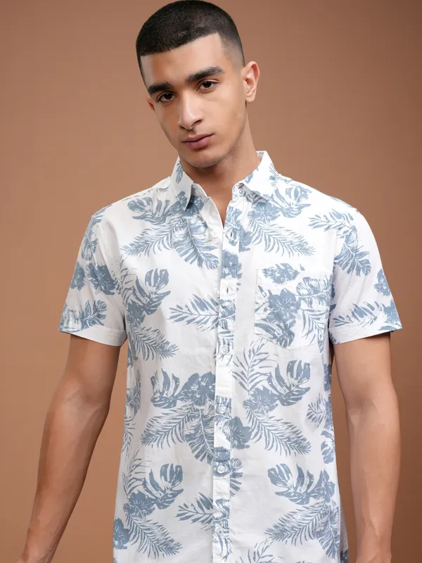  Highlander Men White Printed Slim Fit Casual Shirts