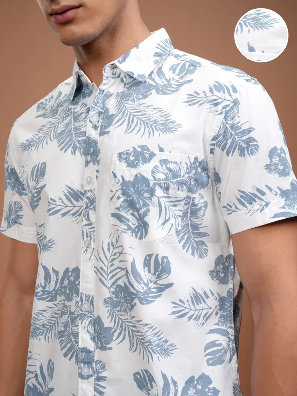  Highlander Men White Printed Slim Fit Casual Shirts