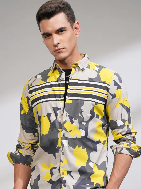  Highlander Men Olive Printed Slim Fit Casual Shirts