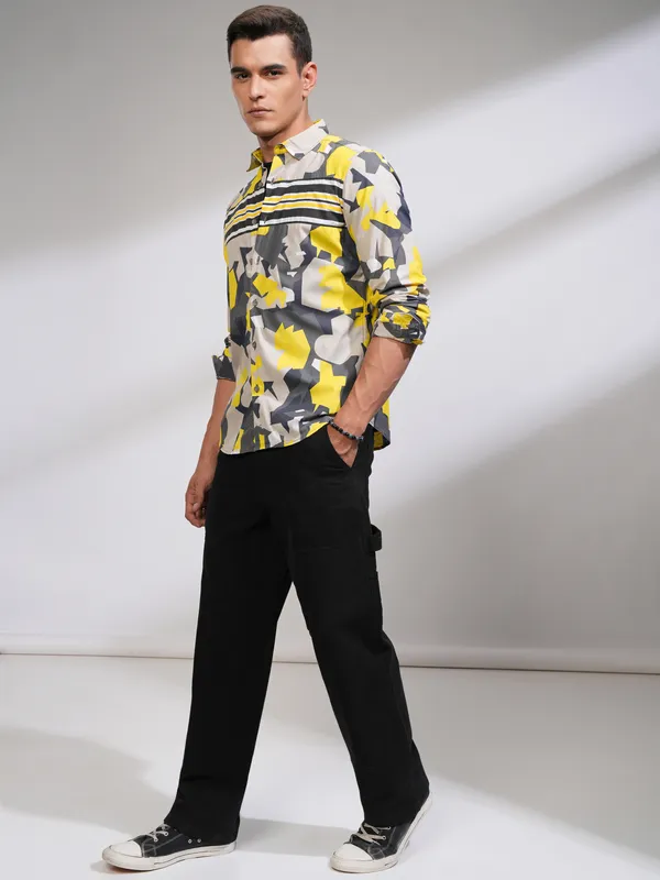  Highlander Men Olive Printed Slim Fit Casual Shirts