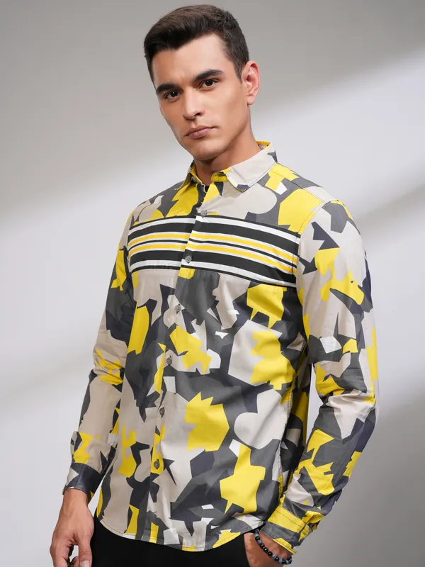  Highlander Men Olive Printed Slim Fit Casual Shirts