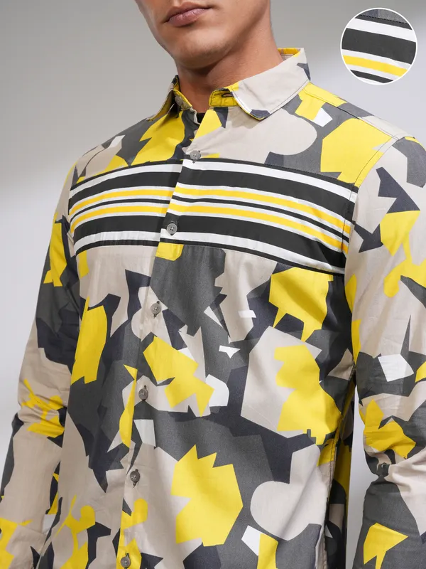  Highlander Men Olive Printed Slim Fit Casual Shirts