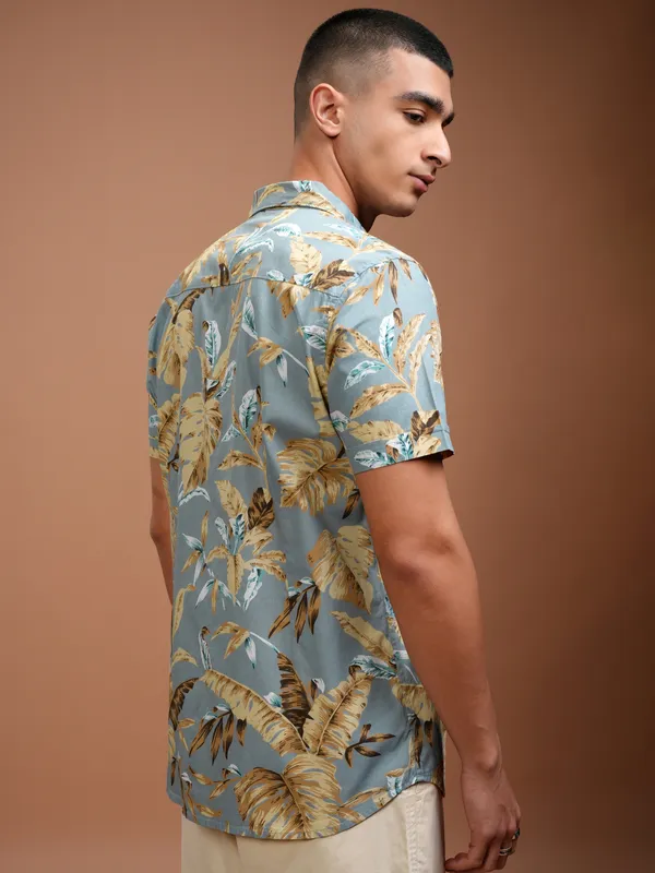 Men Slim Fit Casual Shirt