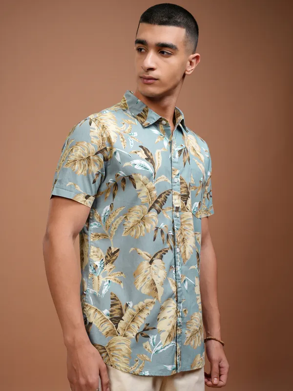 Men Slim Fit Casual Shirt