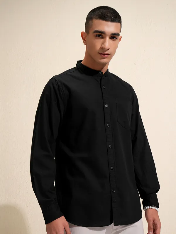 Highlander Men Black Solid Regular Fit Casual Shirt