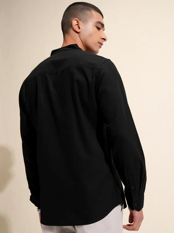 Highlander Men Black Solid Regular Fit Casual Shirt