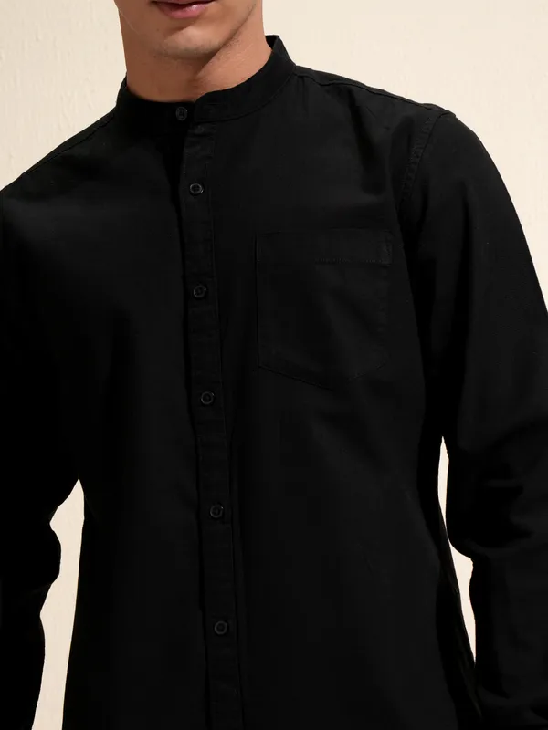 Highlander Men Black Solid Regular Fit Casual Shirt