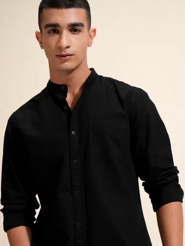 Highlander Men Black Solid Regular Fit Casual Shirt