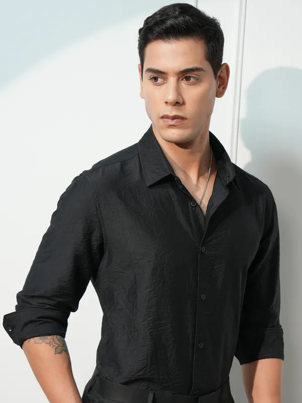 Highlander Men Black Solid Slim Fit Casual Shirt