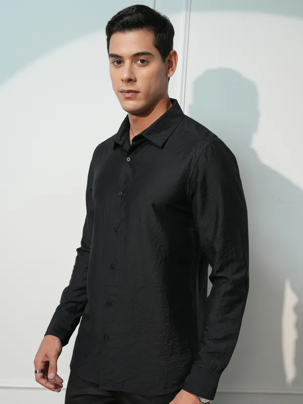 Highlander Men Black Solid Slim Fit Casual Shirt