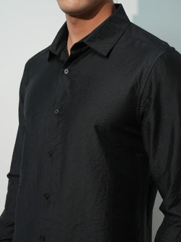 Highlander Men Black Solid Slim Fit Casual Shirt