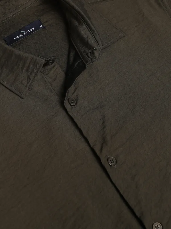 Highlander Men Olive Solid Slim Fit Casual Shirt
