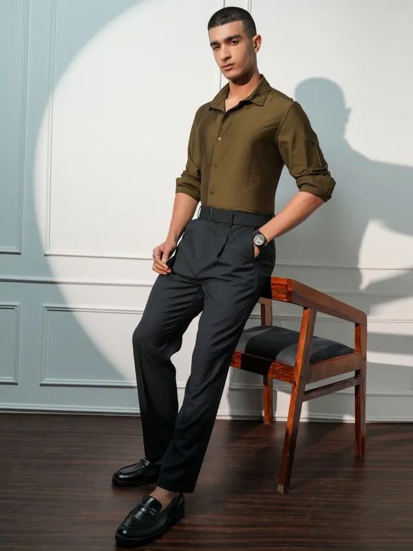 Highlander Men Brown Solid Slim Fit Casual Shirt