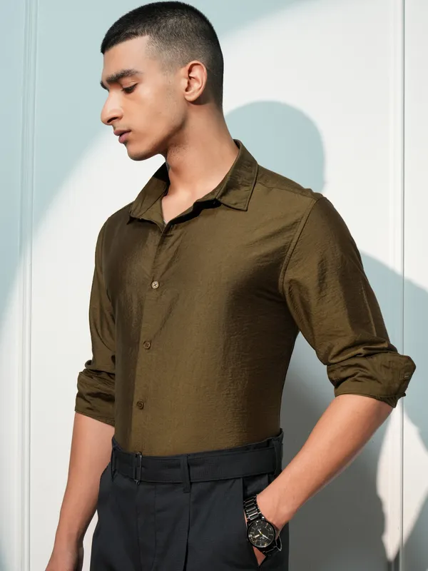 Highlander Men Brown Solid Slim Fit Casual Shirt