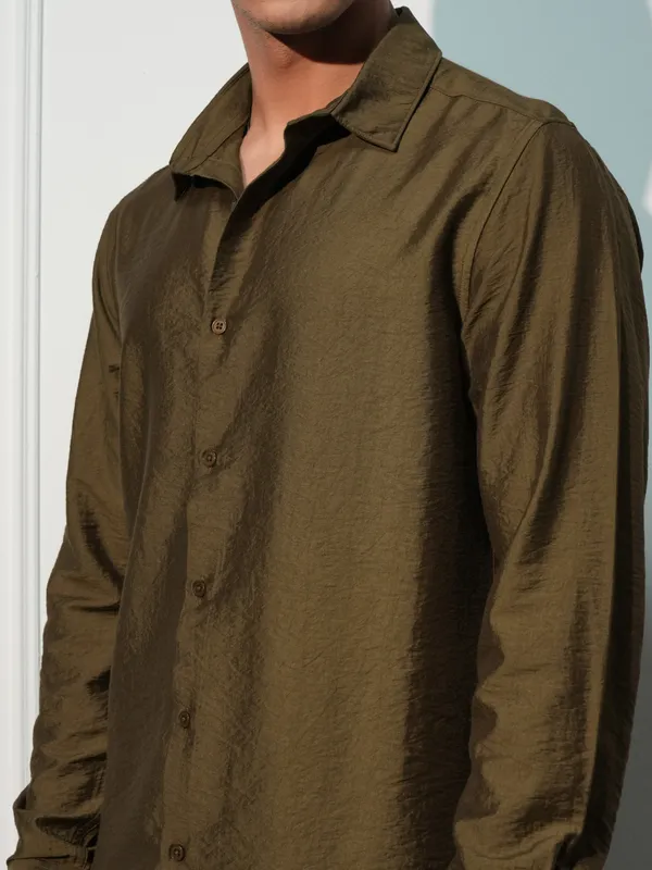 Highlander Men Brown Solid Slim Fit Casual Shirt