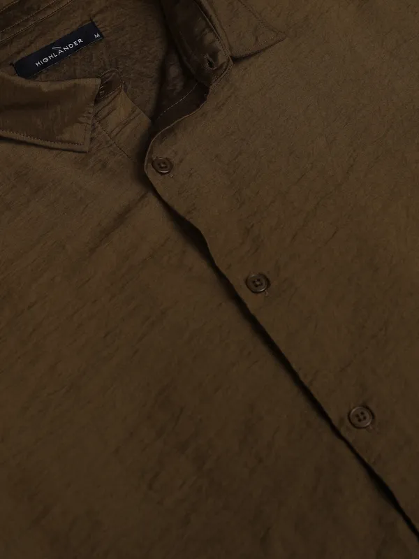 Highlander Men Brown Solid Slim Fit Casual Shirt