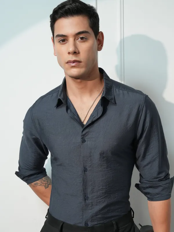 Highlander Men Blue Solid Slim Fit Casual Shirt